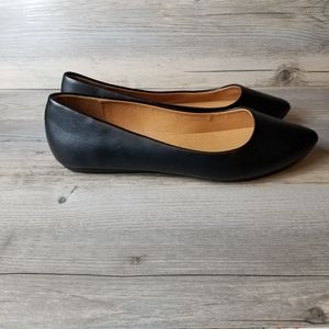 R2 Maren Black Pointed Toe Flats